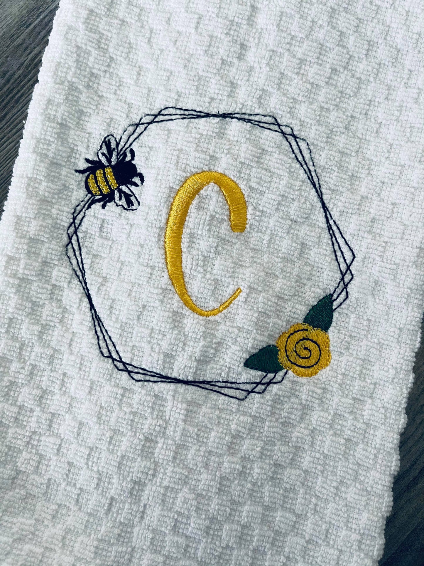 Bee Frame #3 - 4 sizes- Digital Embroidery Design