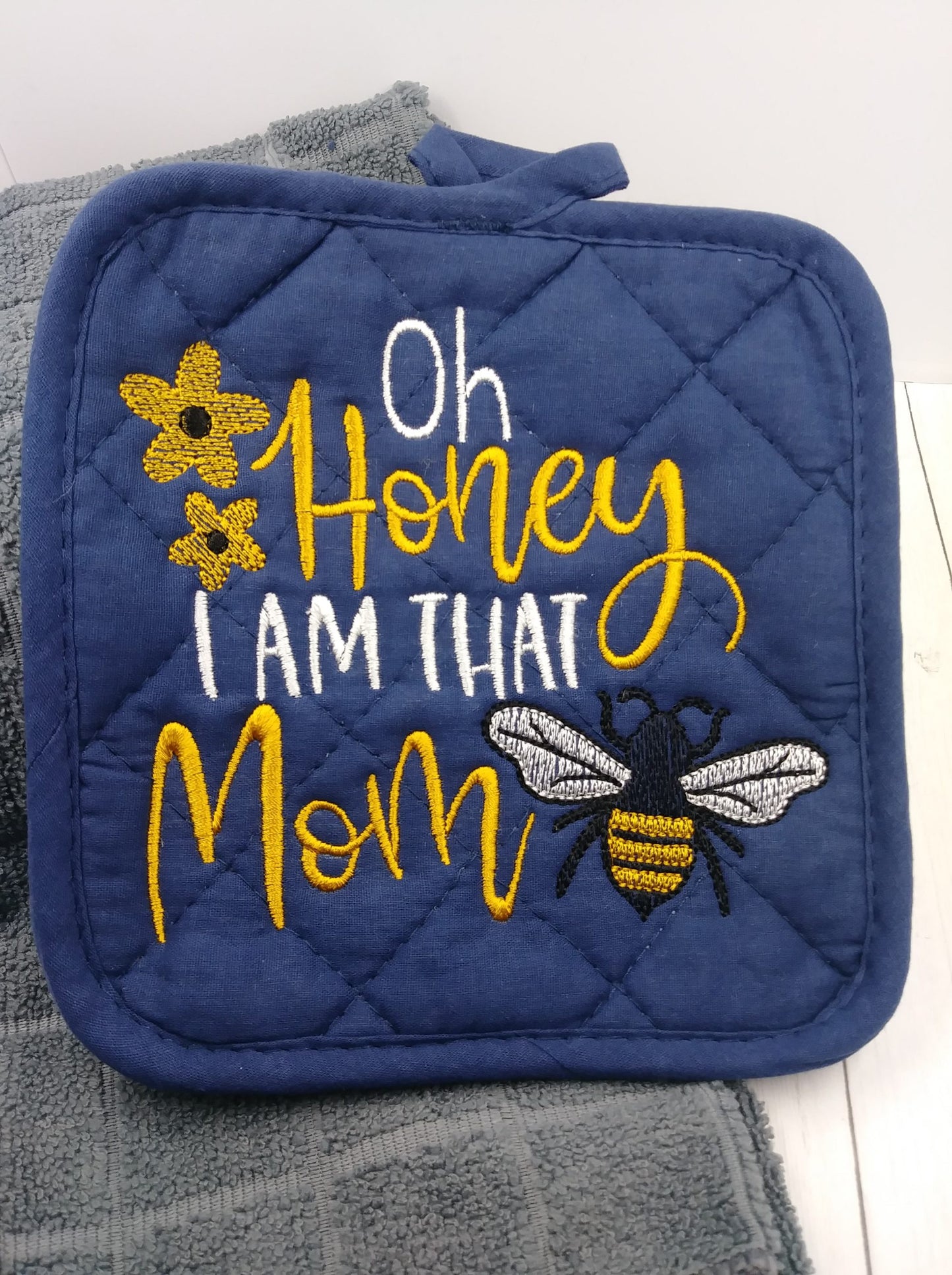 Oh Honey I am that Mom - 3 sizes- Digital Embroidery Design