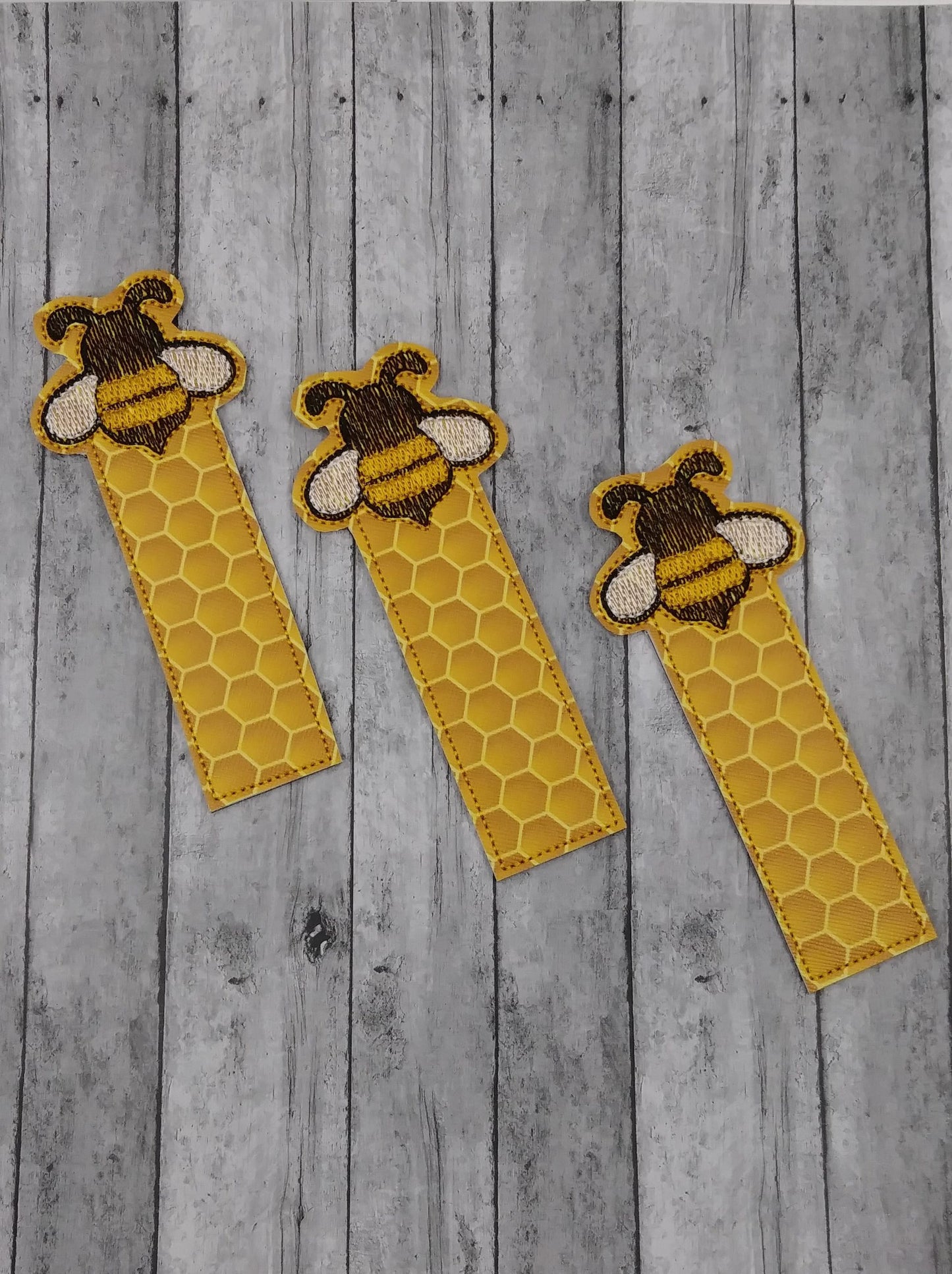 Bee Bookmark 4x4 and 5x7 Grouped - Digital Embroidery Design