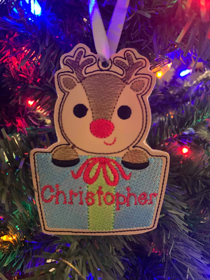 Reindeer in Present Ornament - Digital Embroidery Design